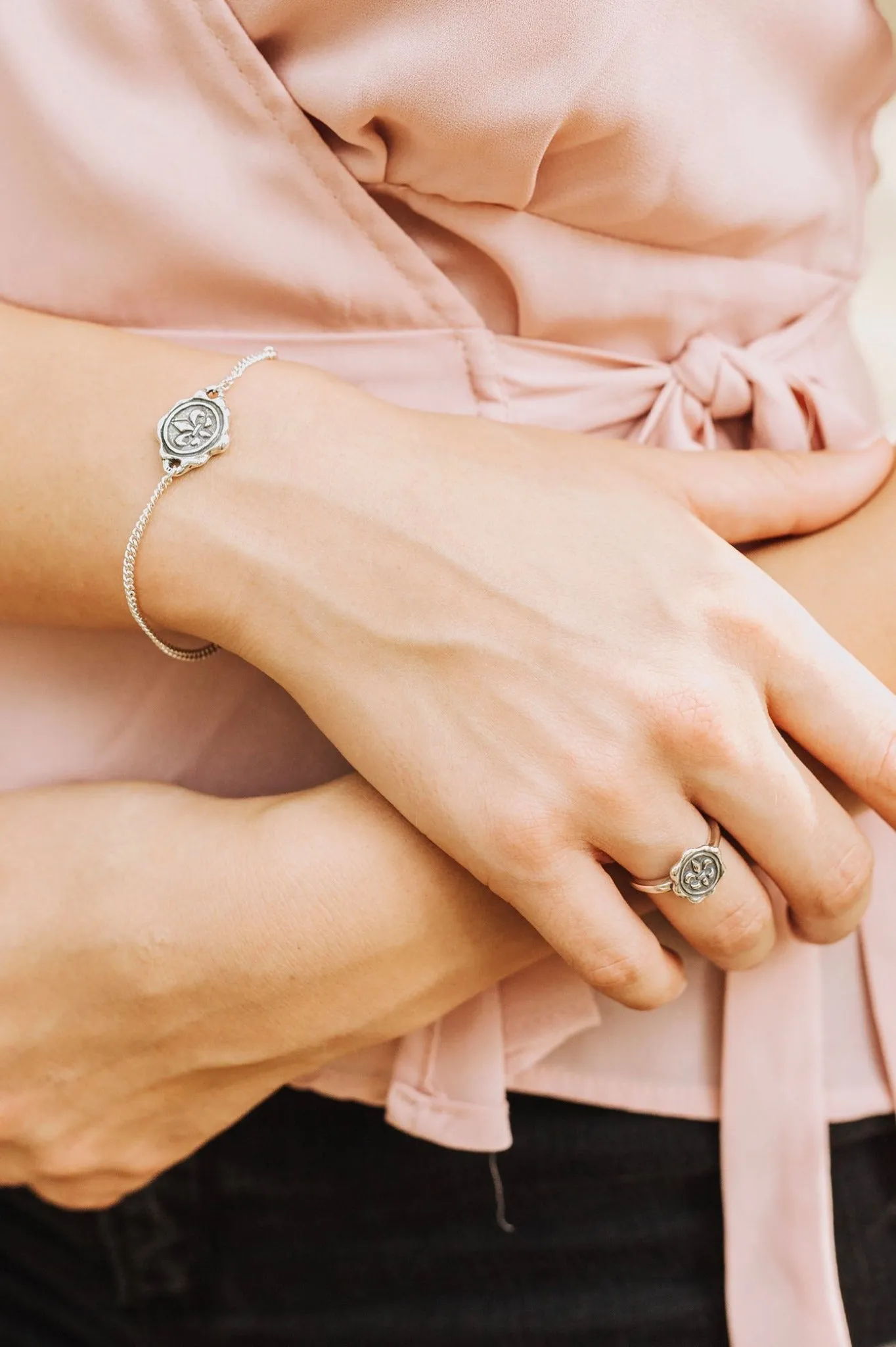 Cachet Fleur de Lis Bracelet