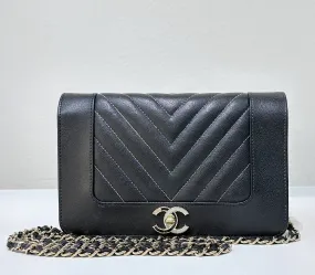 Chanel V Stitch Calfskin Chain wallet Black GHW