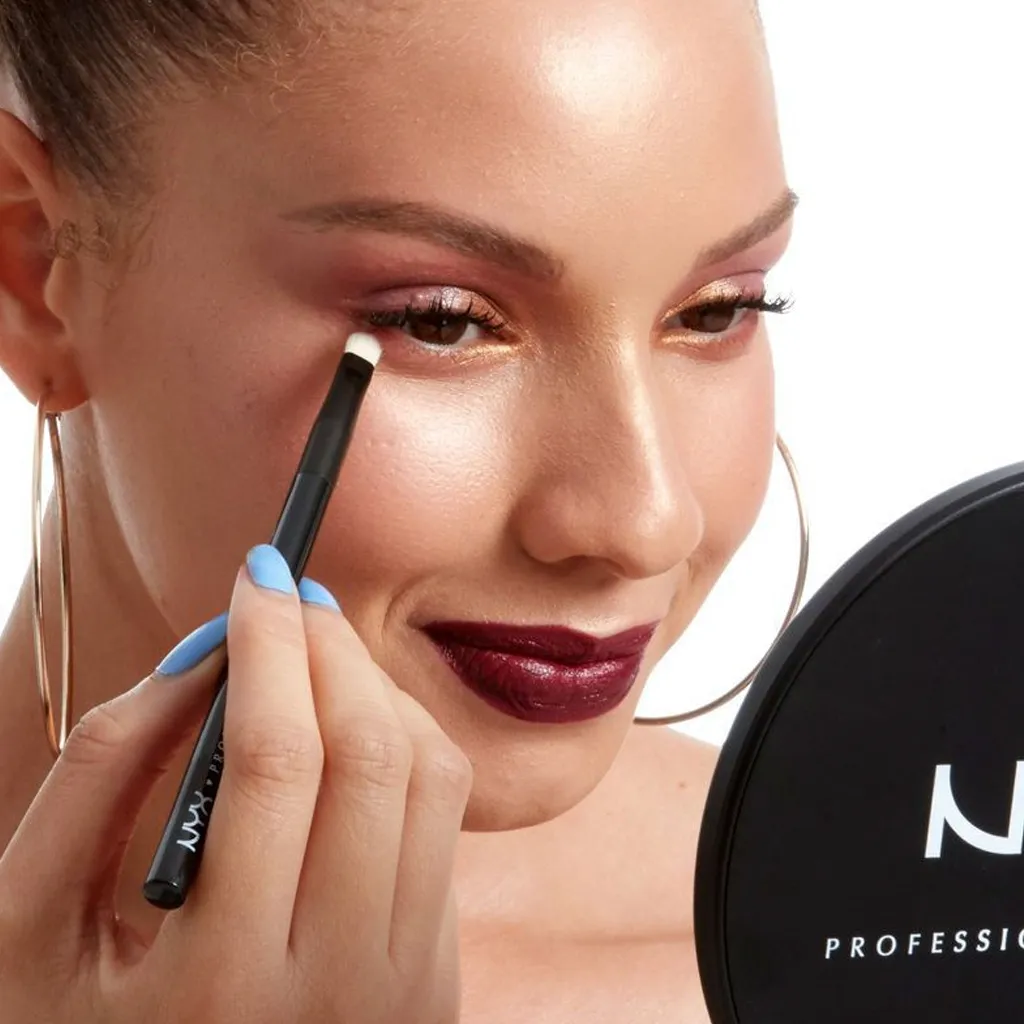 NYX PRO Micho Shadow Brocha Para Detalles